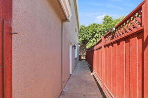 064_F8_5771 Ladner Dr