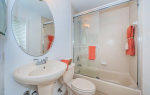 Upper Level Bathroom2