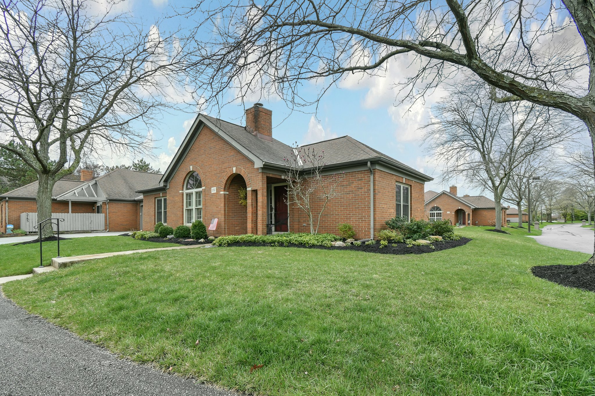 5787 Locbury Ln, Dublin, OH 43016, USA Photo 4