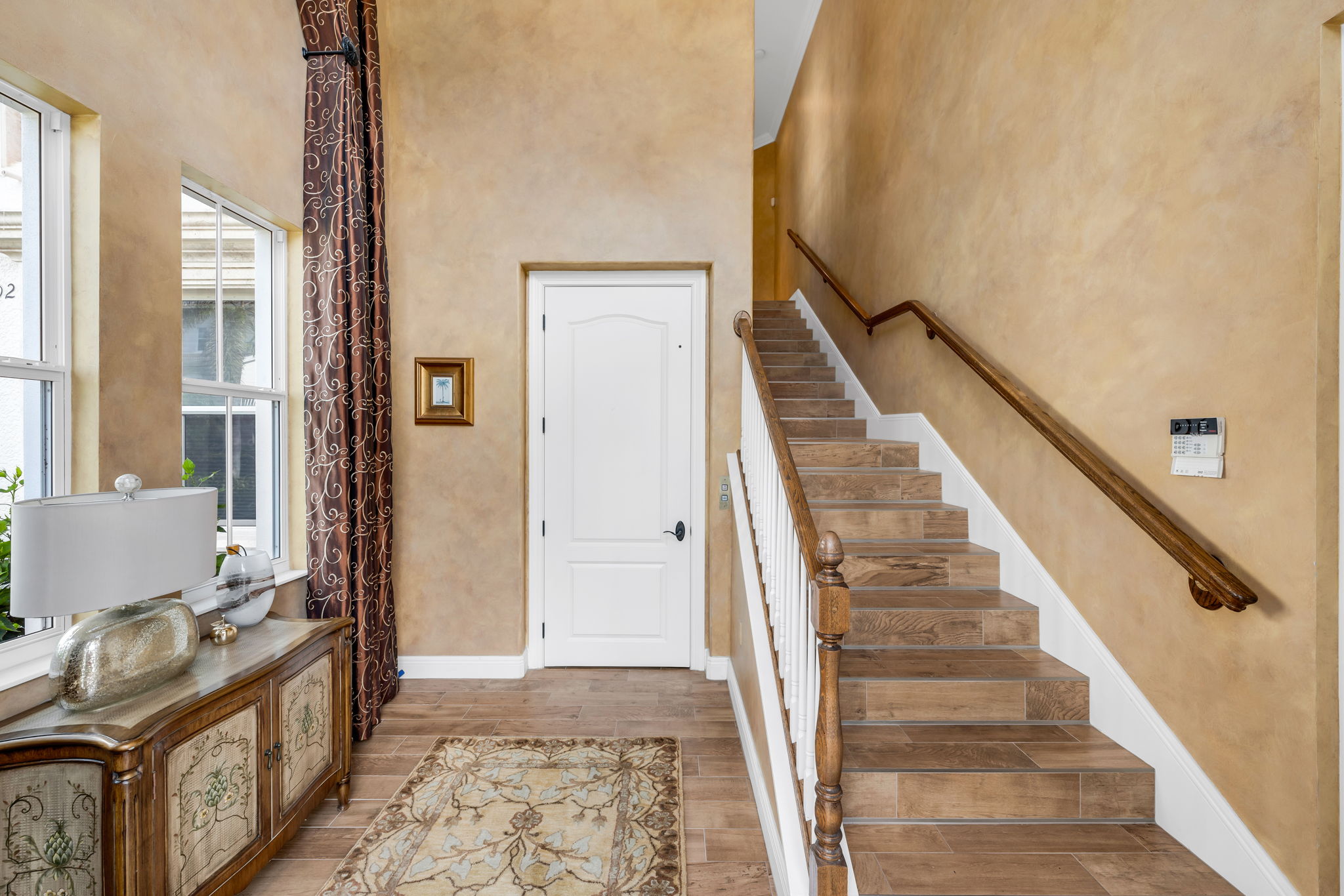 Foyer Entry - Elevator