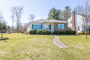 579 Barry Rd, Irondequoit, NY 14617, USA Photo 3