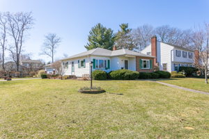 579 Barry Rd, Irondequoit, NY 14617, USA Photo 2