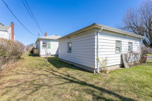 579 Barry Rd, Irondequoit, NY 14617, USA Photo 4