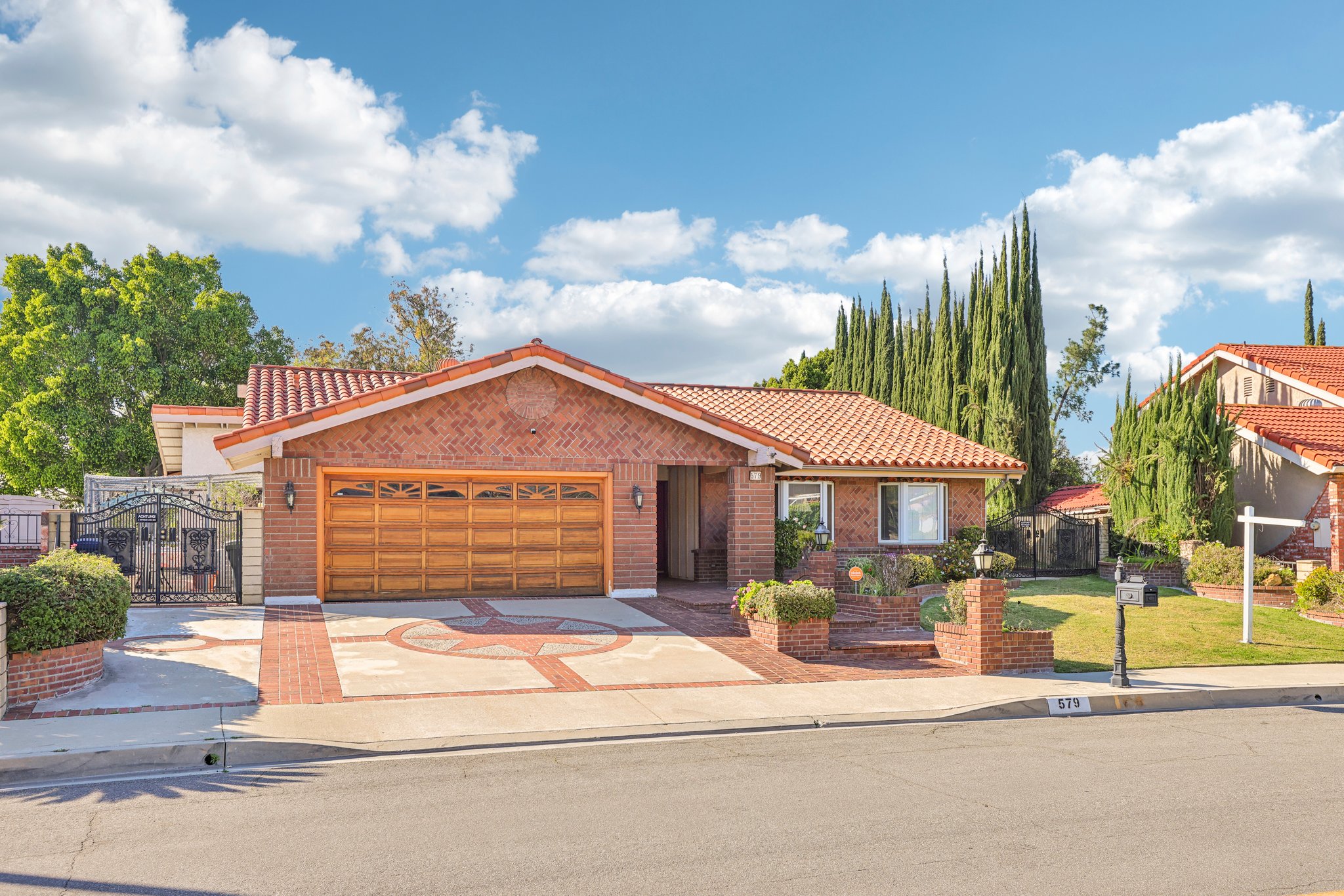 Golden Prados Dr-S2702-002.jpg