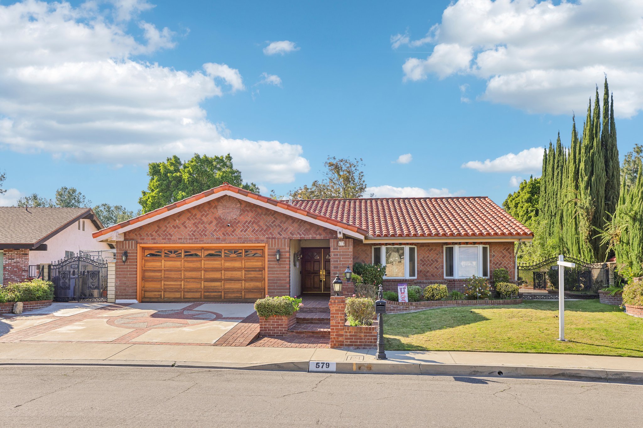 Golden Prados Dr-S2702-003.jpg