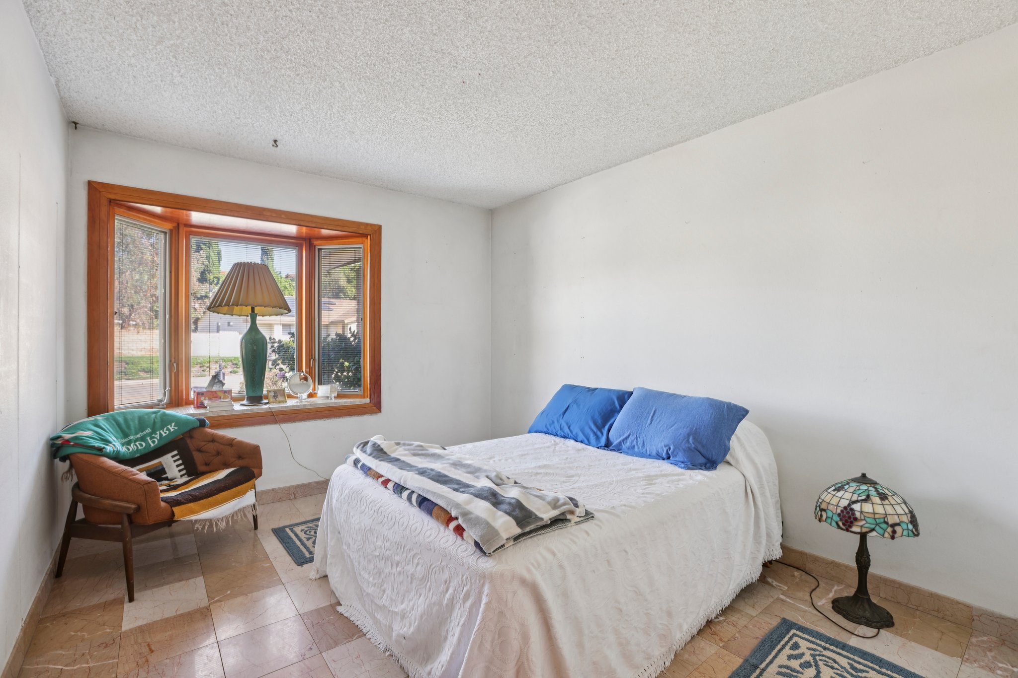 Golden Prados Dr-S2702-021.jpg