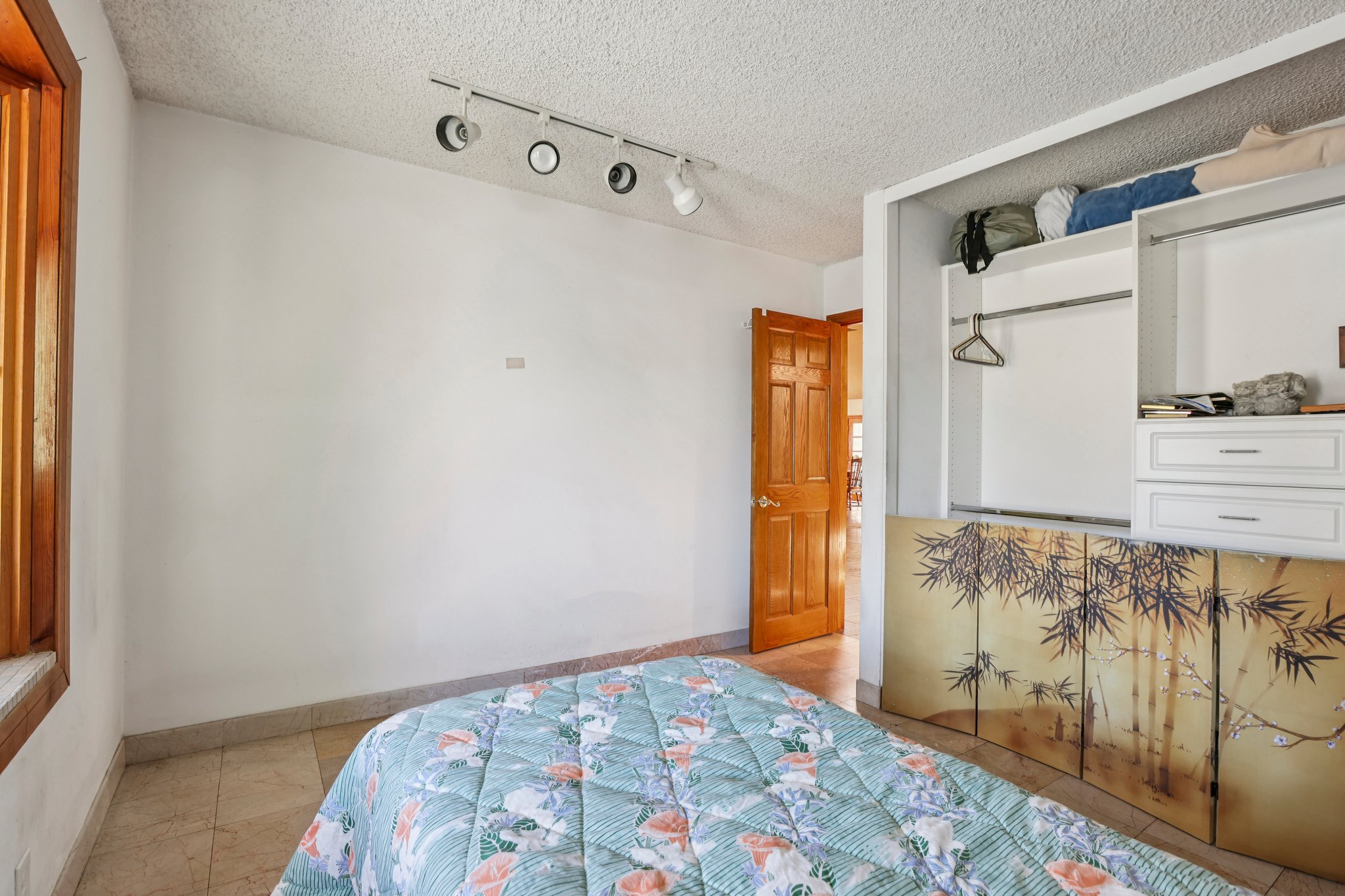 Golden Prados Dr-S2702-026.jpg