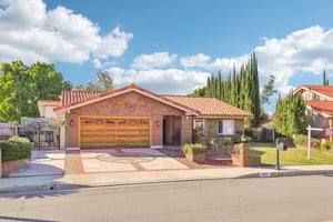 Golden Prados Dr-S2702-002.jpg