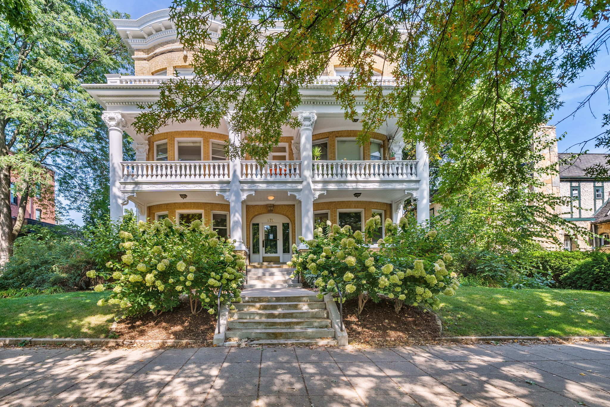 01_Exterior