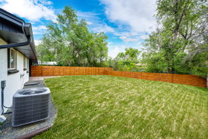 Private Fenced Backyard w Extra Fenced Area
