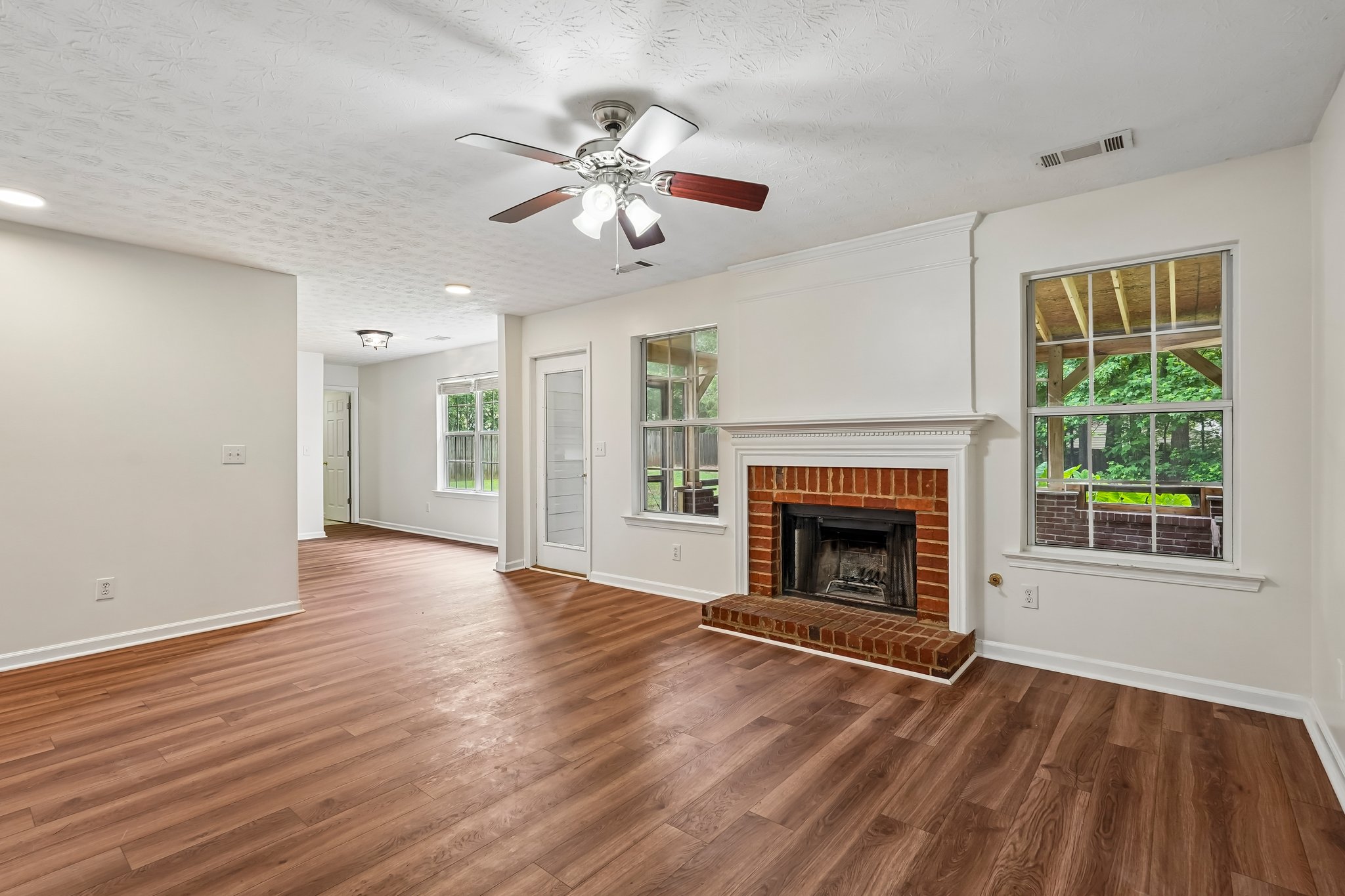 Woodstone Dr-S1607-011.jpg