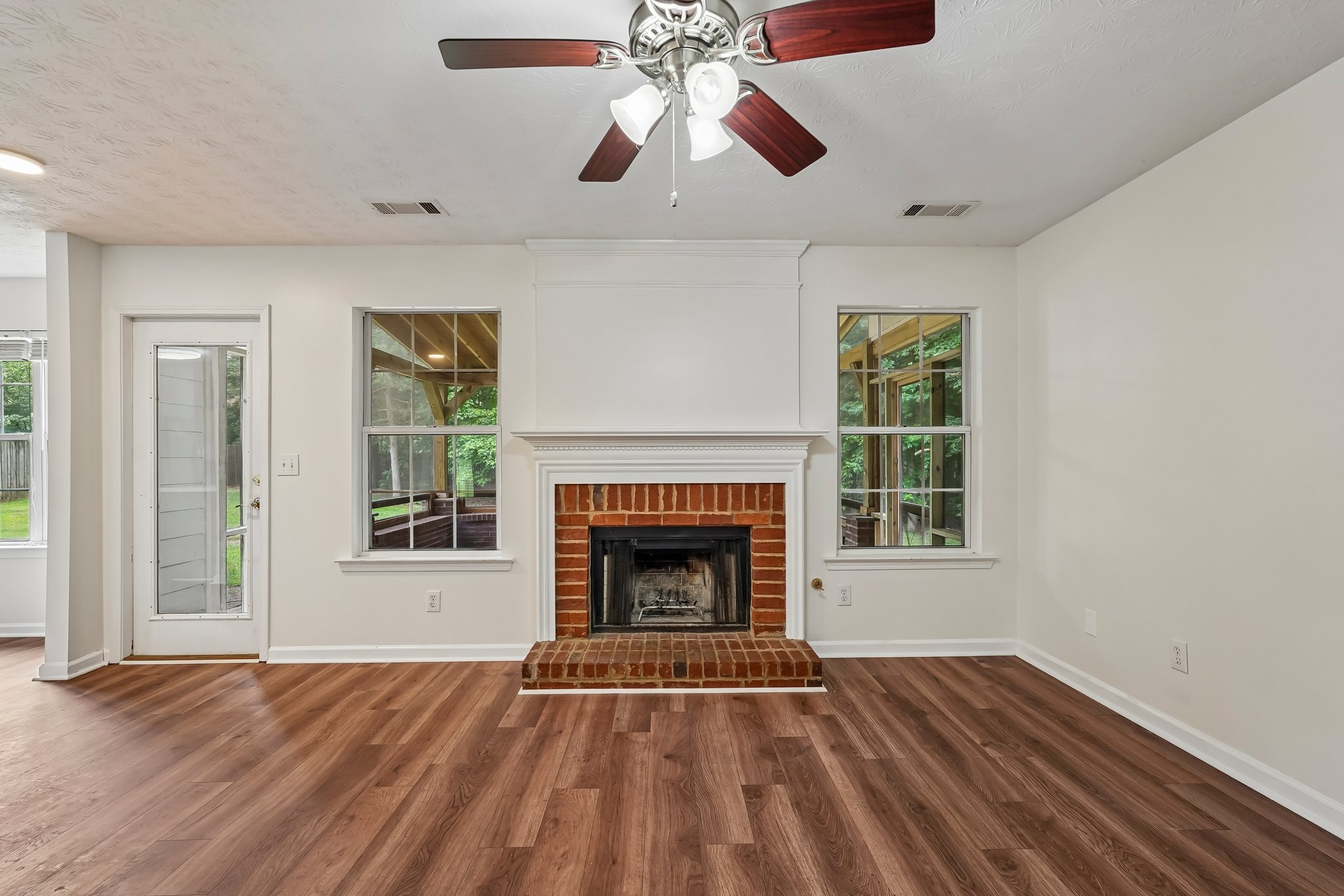 Woodstone Dr-S1607-012.jpg