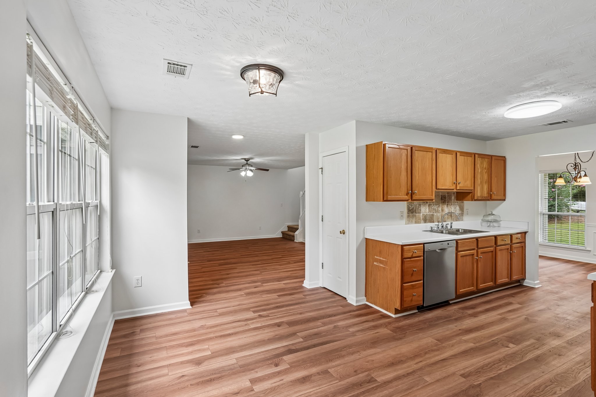 Woodstone Dr-S1607-017.jpg