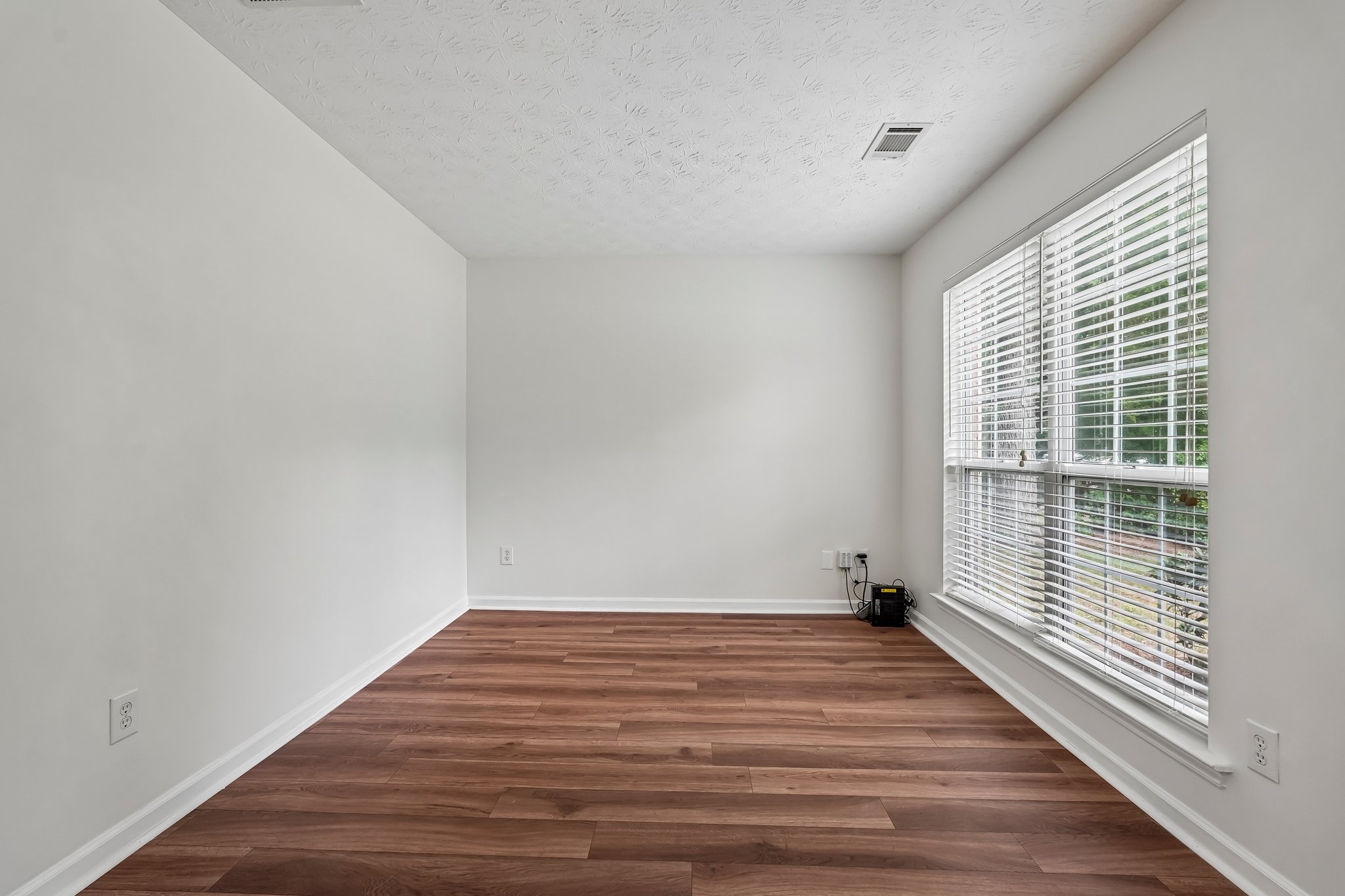 Woodstone Dr-S1607-023.jpg