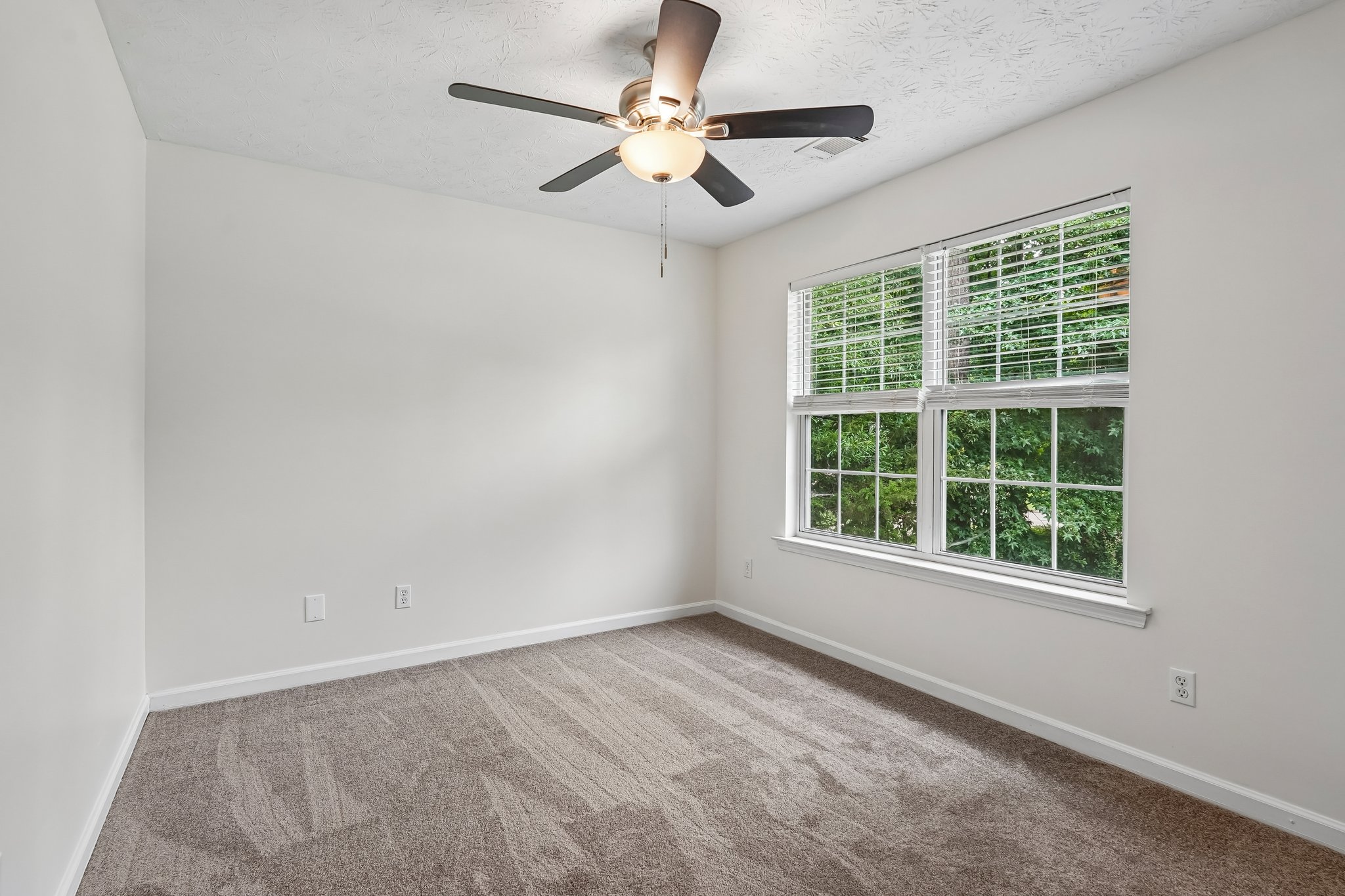 Woodstone Dr-S1607-027.jpg