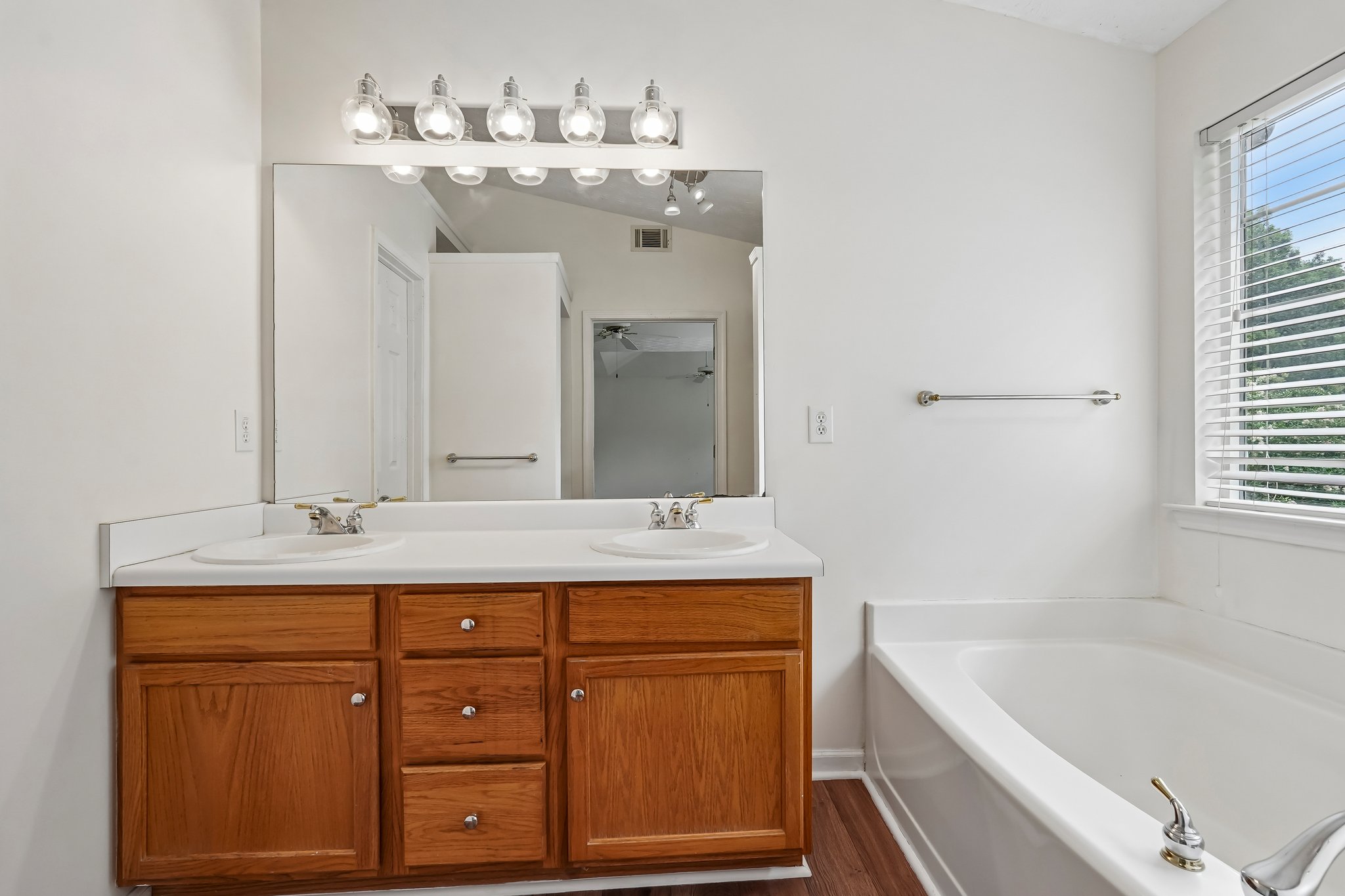 Woodstone Dr-S1607-044.jpg