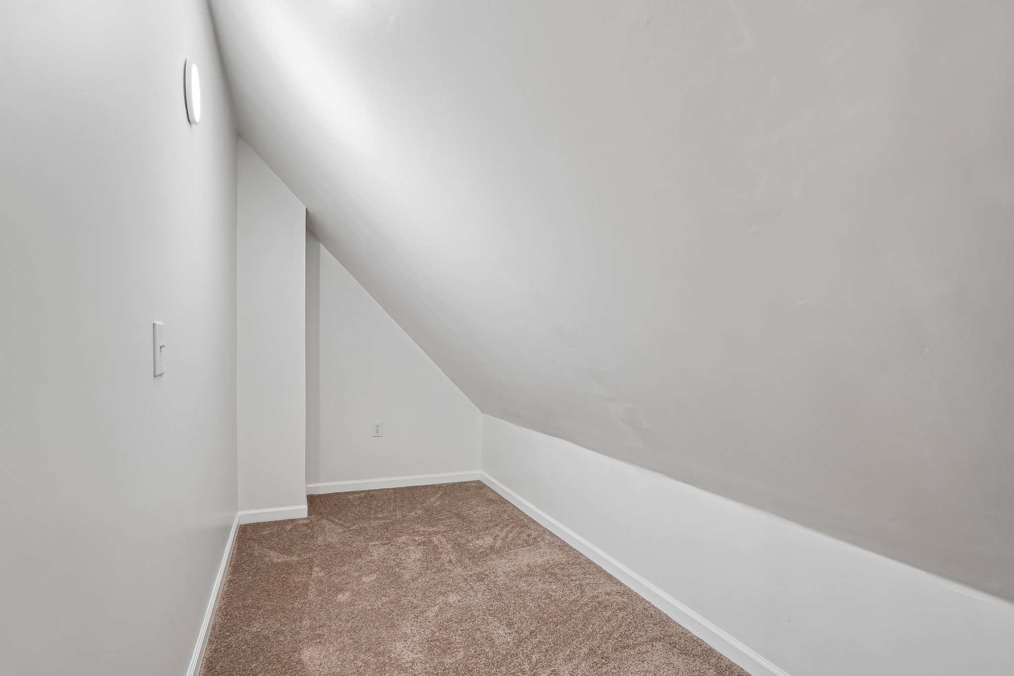 Woodstone Dr-S1607-047.jpg