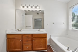 Woodstone Dr-S1607-044.jpg