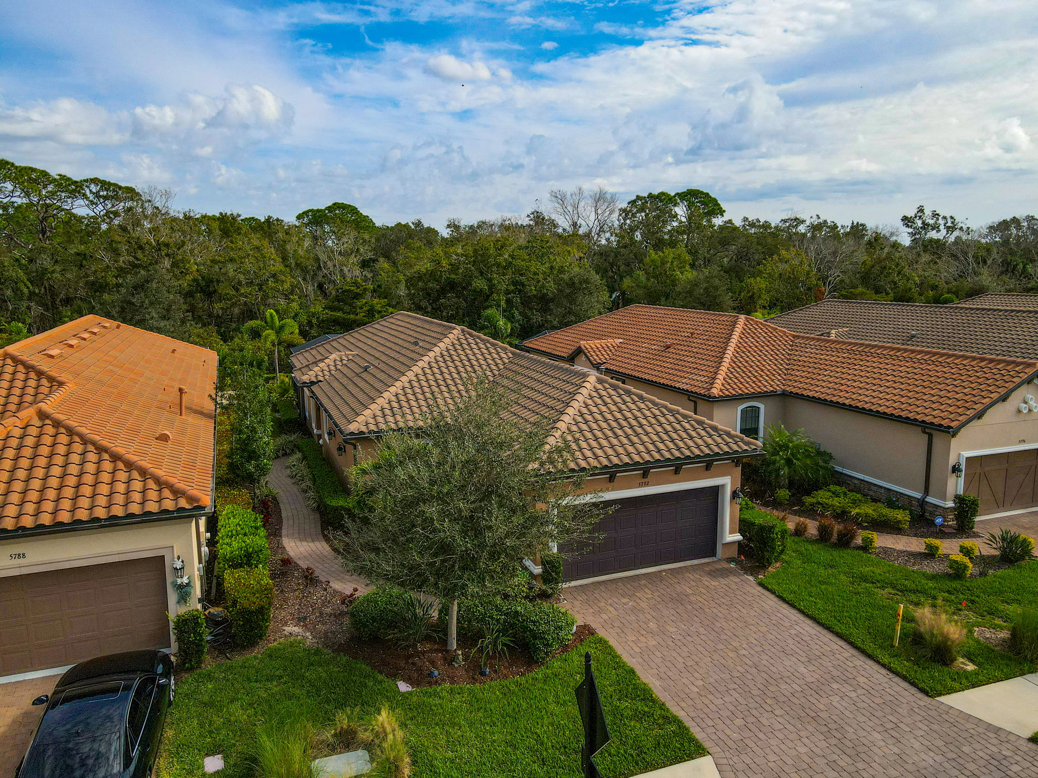 5792 Semolino St-46