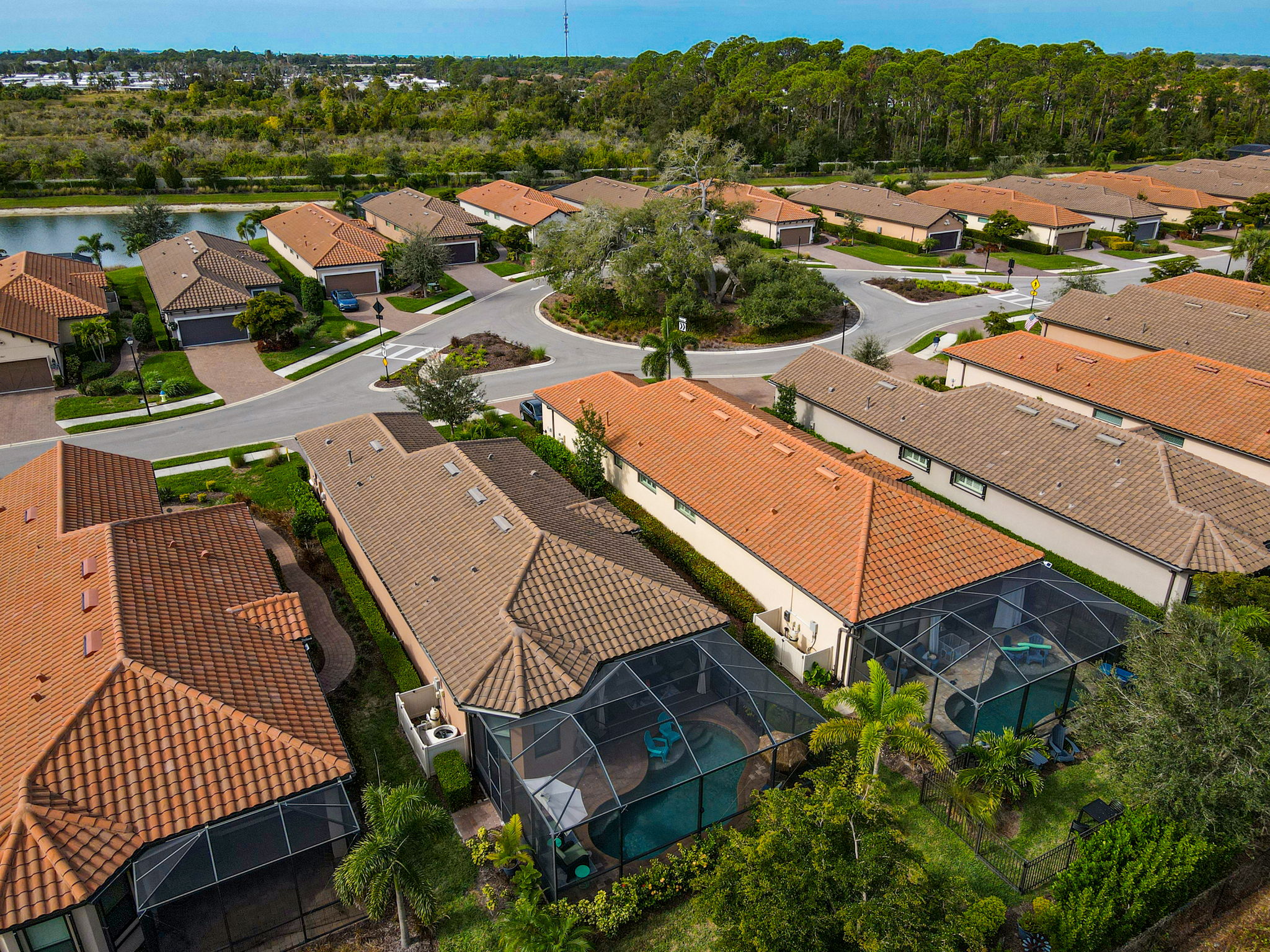 5792 Semolino St-50