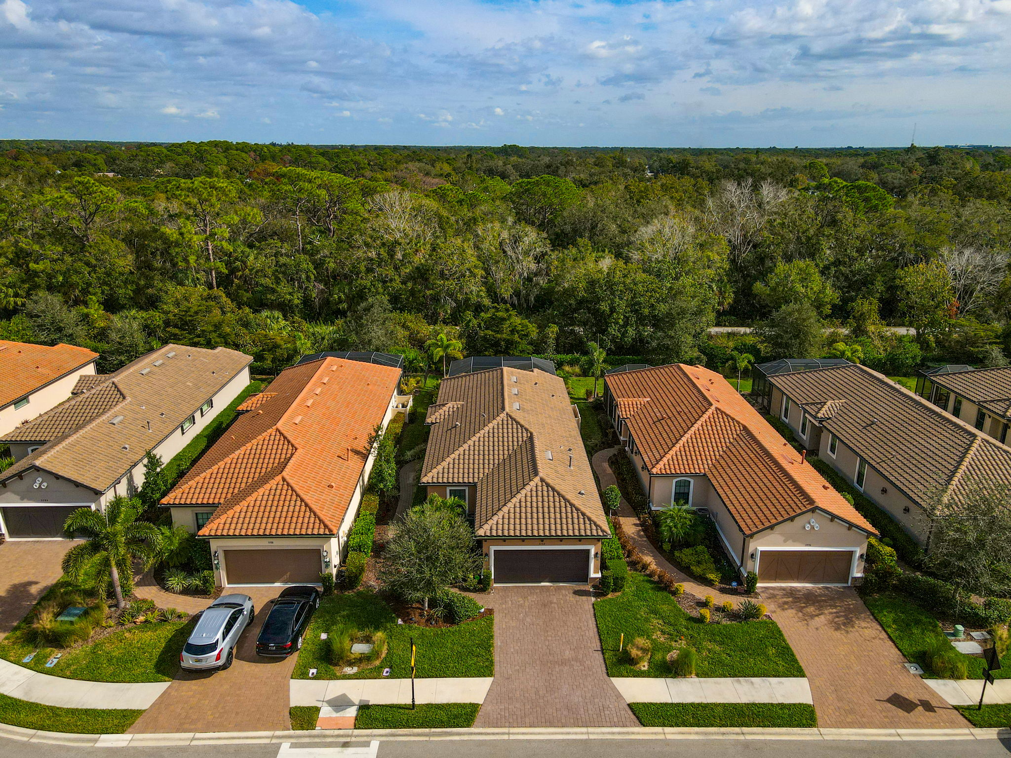 5792 Semolino St-52