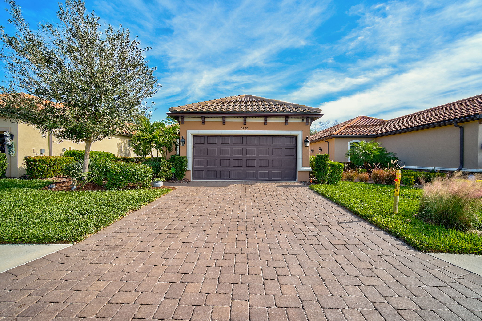 5792 Semolino St-2