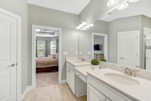 5792 Semolino St-27