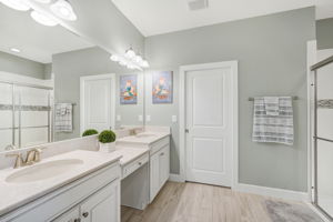 5792 Semolino St-25