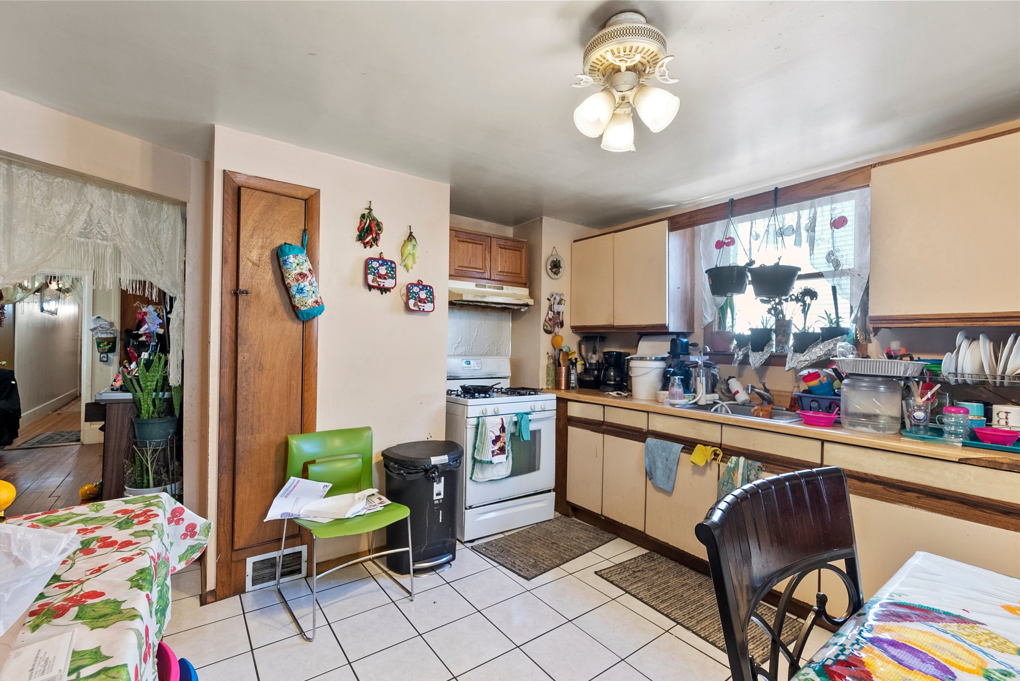 58 Blossom St, Chelsea, MA 02150, USA Photo 6