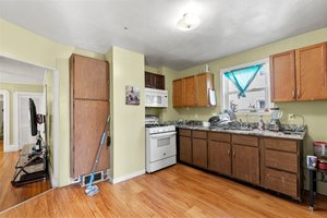 58 Blossom St, Chelsea, MA 02150, USA Photo 25