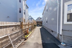 58 Blossom St, Chelsea, MA 02150, USA Photo 2