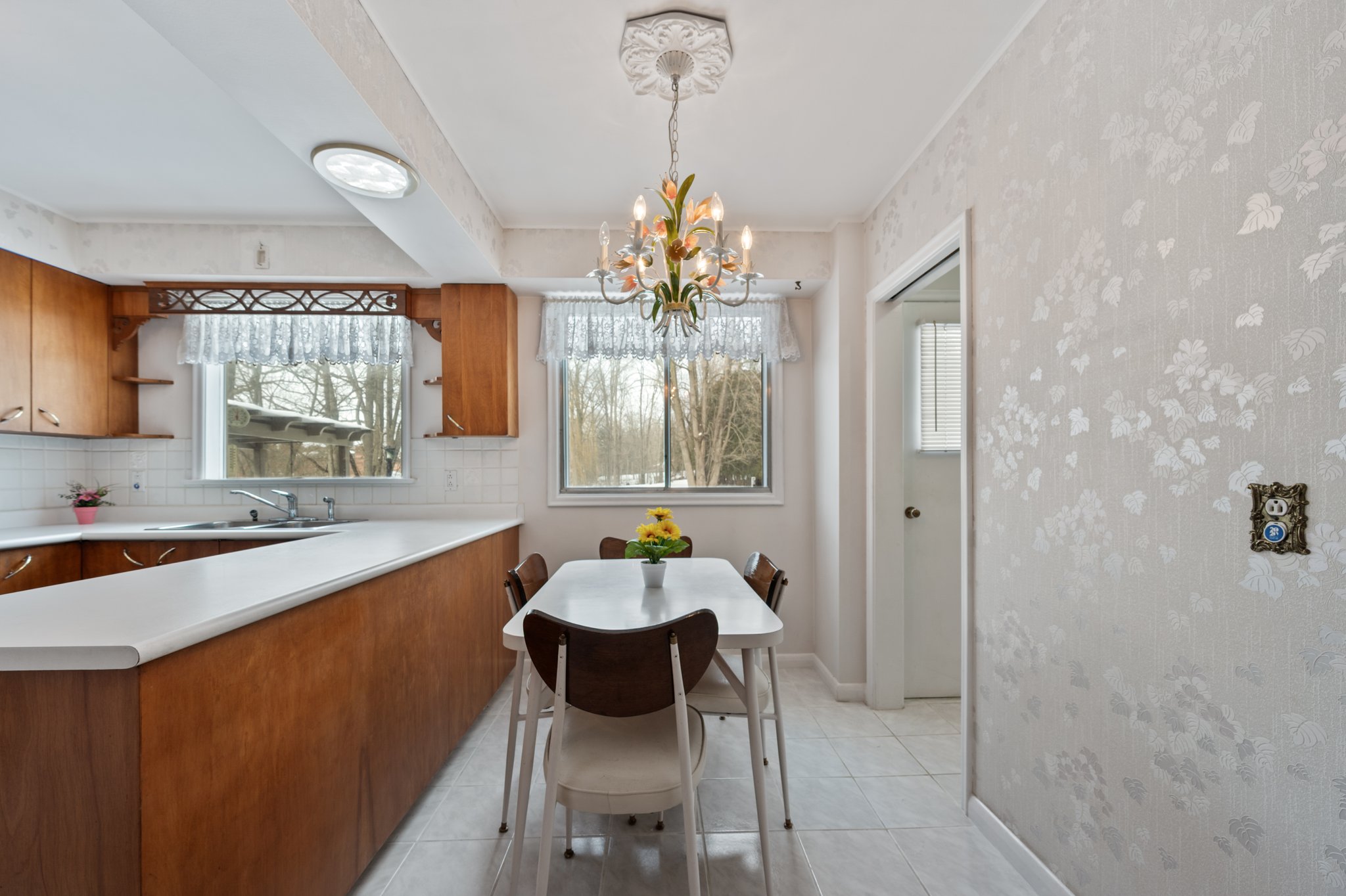 58 Sylvadene Pkwy Vaughan, ON L4L 2M6