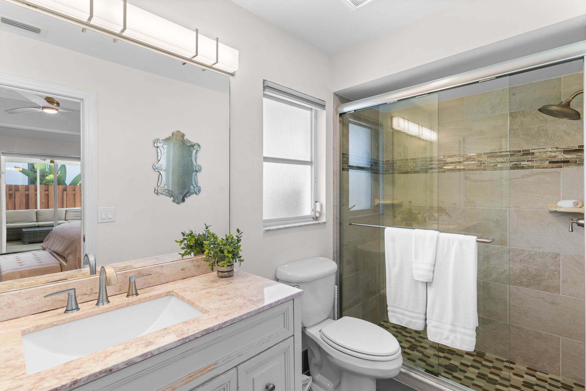 Primary Suite Full Bath/Walk-In Shower