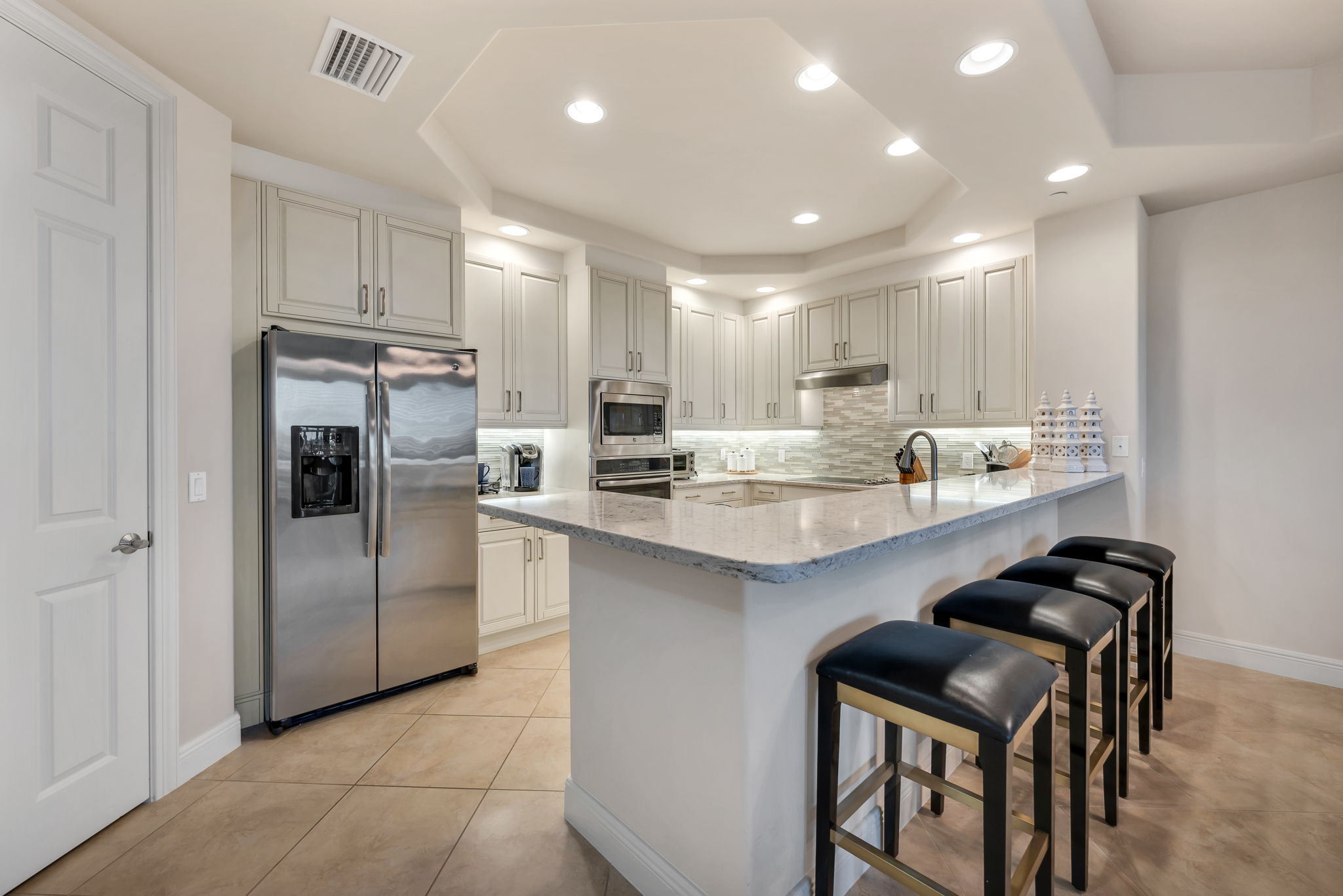 Breakfast Bar - Kitchen