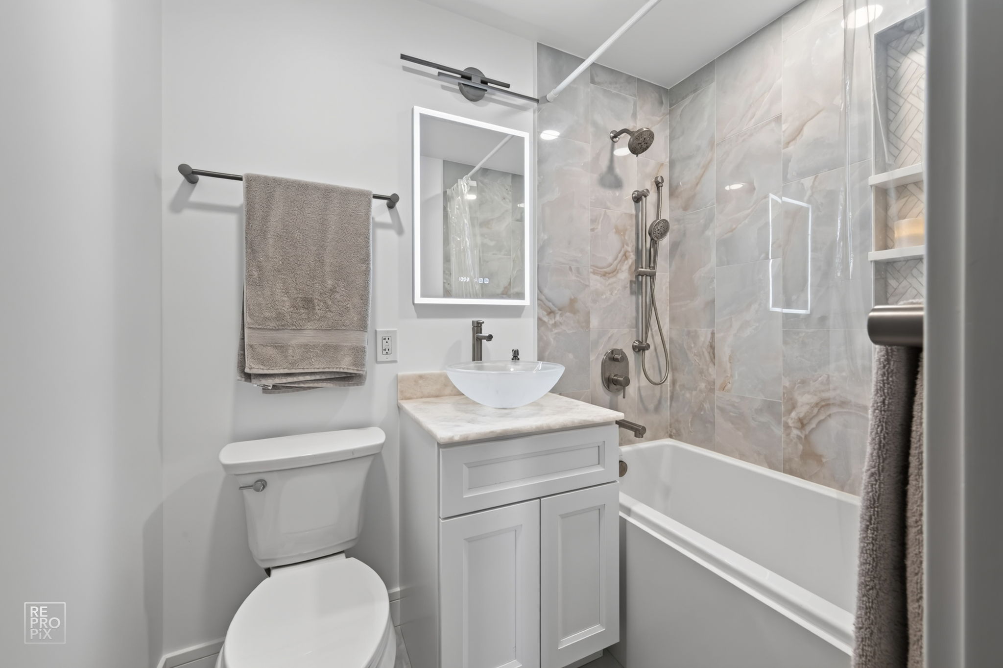 580 Newark Ln, Hoffman Estates, IL 60169_011