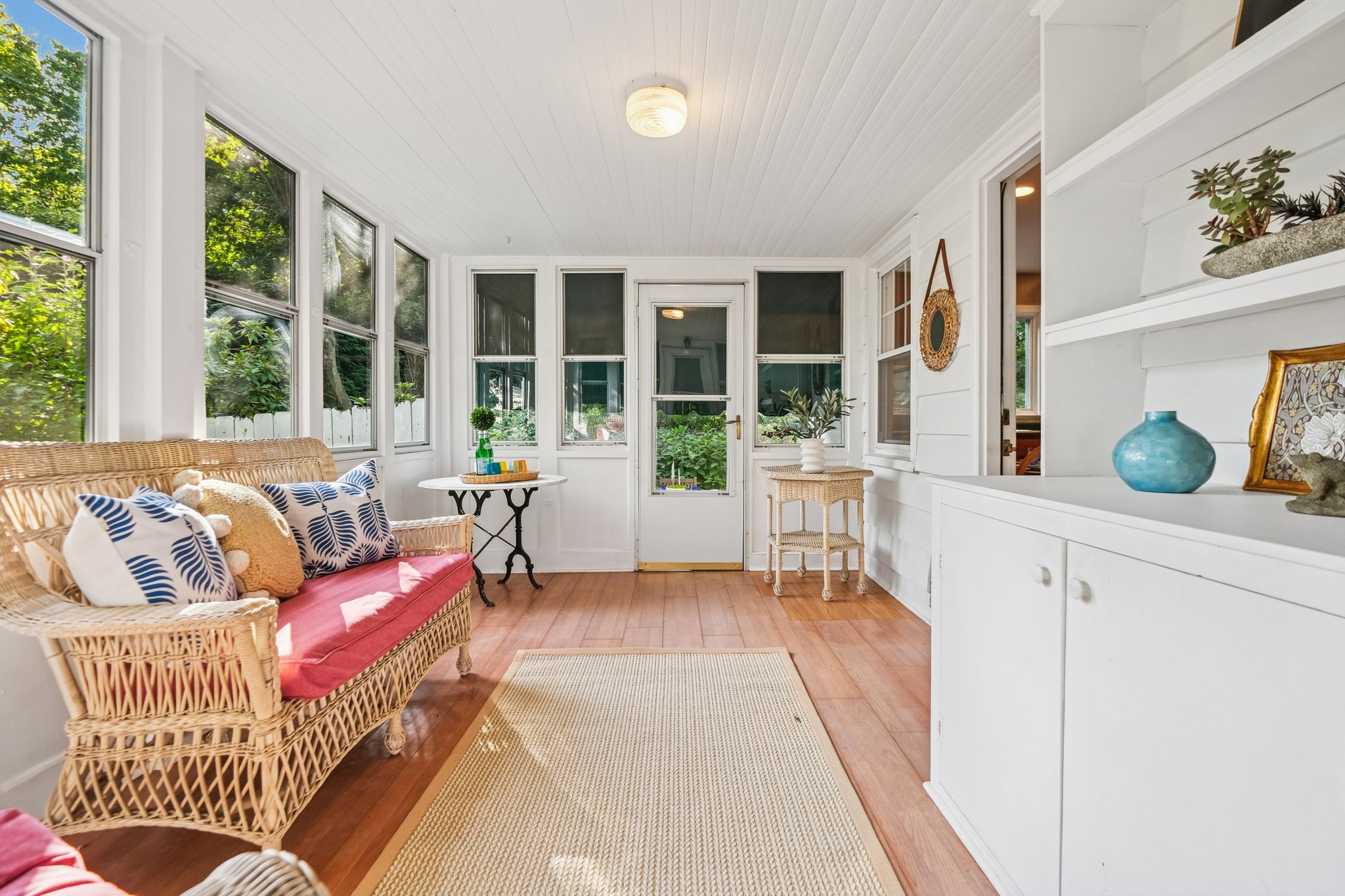 A three-season porch with pure mid-century summer vibes. Made for lemonade afternoons!
