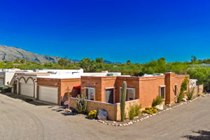 Burnt Adobe End Unit in the Catalina Foothills