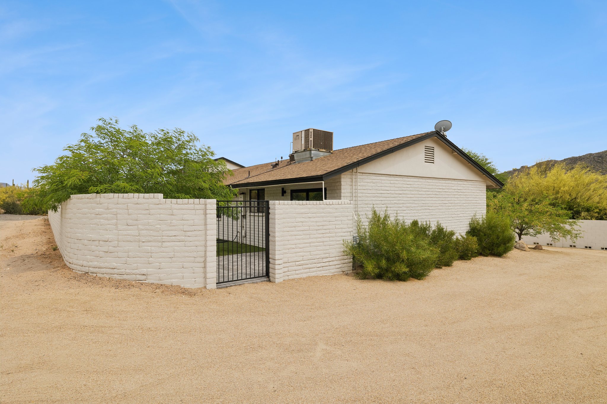 5801 E Surrey Dr - 007.jpg