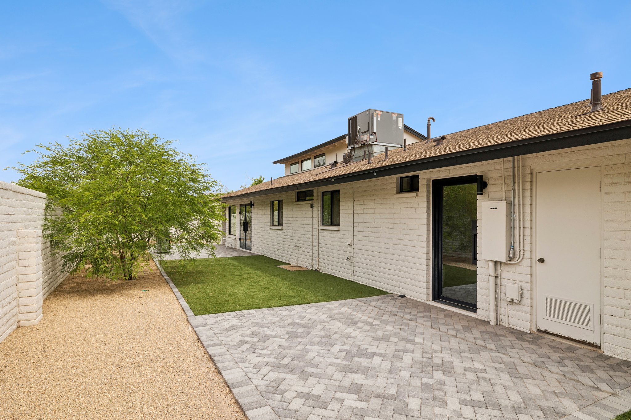 5801 E Surrey Dr - 008.jpg