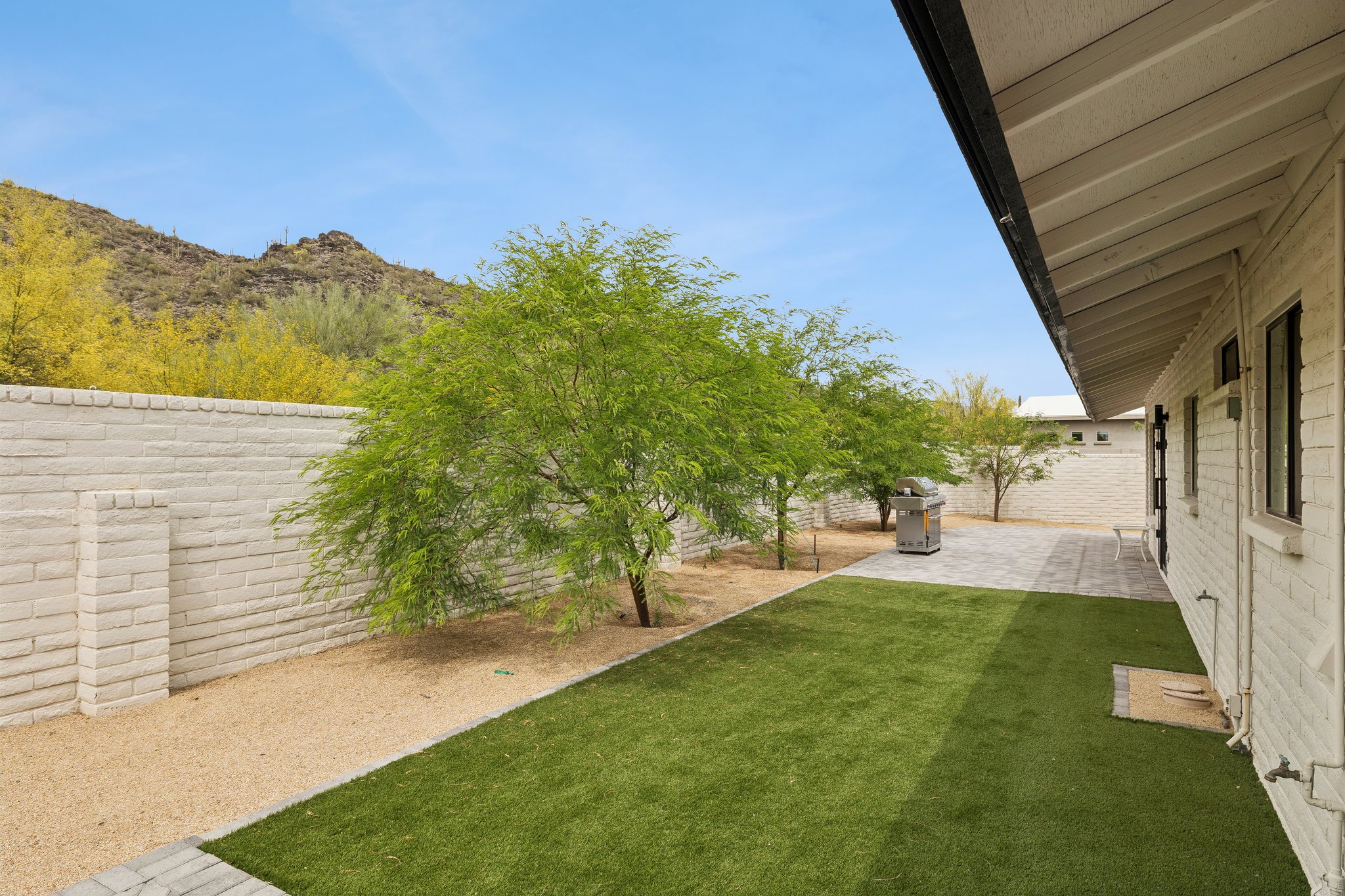 5801 E Surrey Dr - 009.jpg