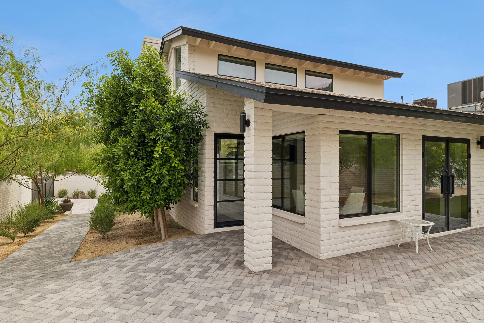 5801 E Surrey Dr - 010.jpg