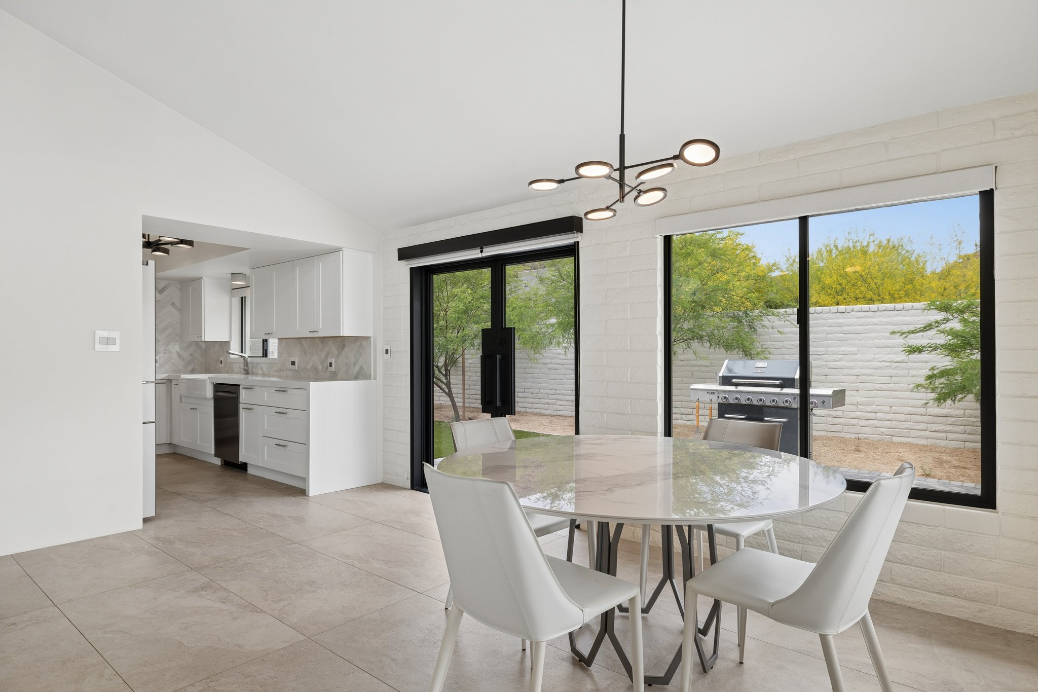 5801 E Surrey Dr - 004 (2).jpg