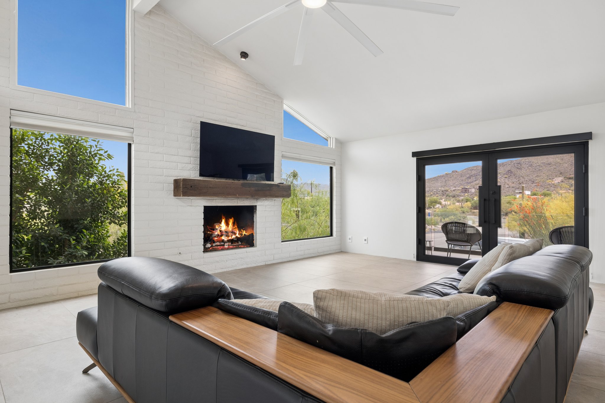 5801 E Surrey Dr - 013 (2).jpg