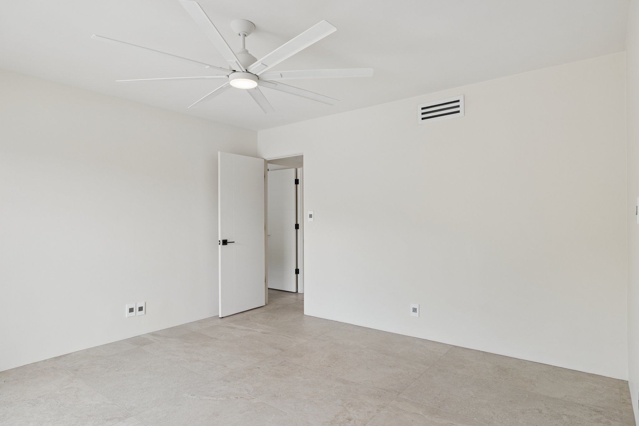 5801 E Surrey Dr - 024.jpg