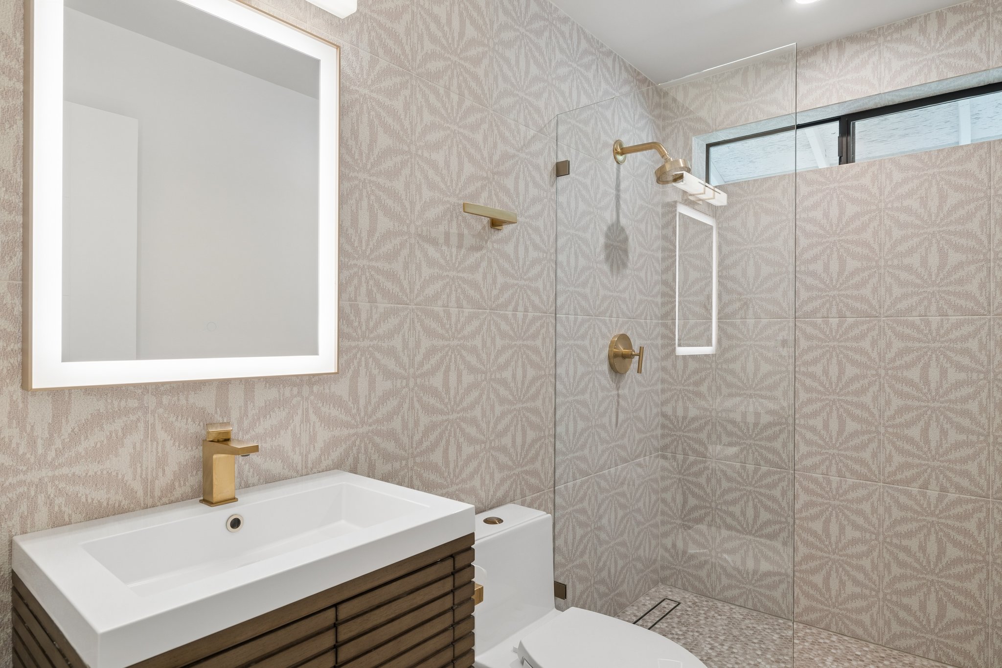 5801 E Surrey Dr - 026.jpg