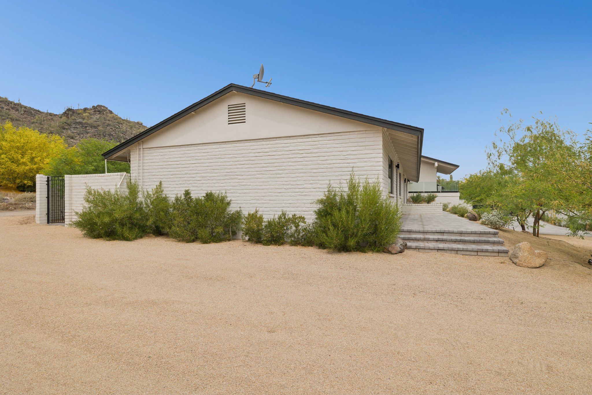 5801 E Surrey Dr - 050.jpg