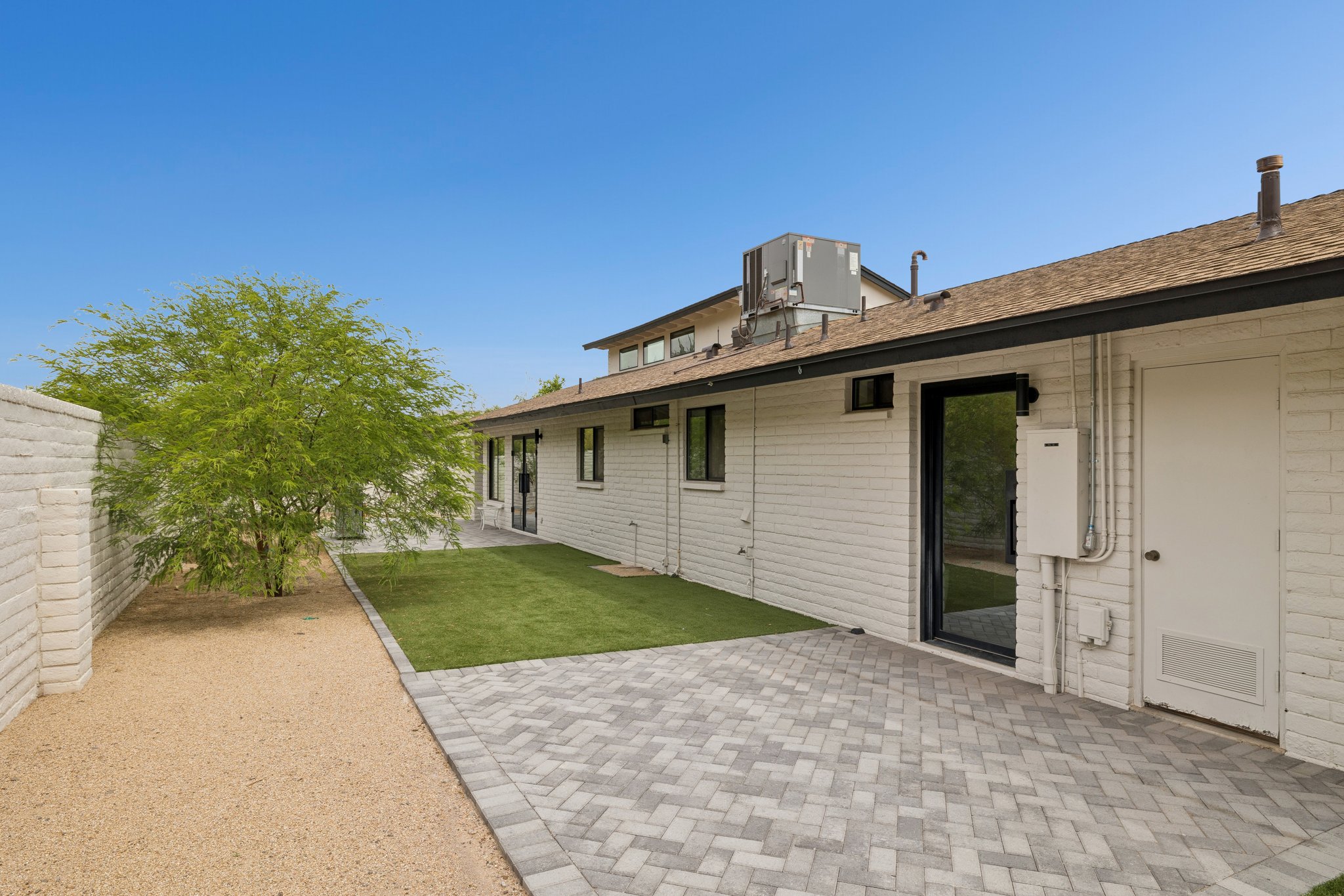 5801 E Surrey Dr - 052.jpg