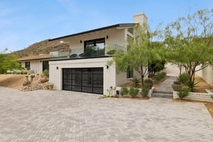 5801 E Surrey Dr - 002.jpg