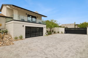 5801 E Surrey Dr - 003.jpg