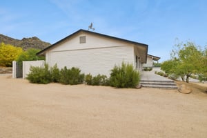 5801 E Surrey Dr - 006.jpg